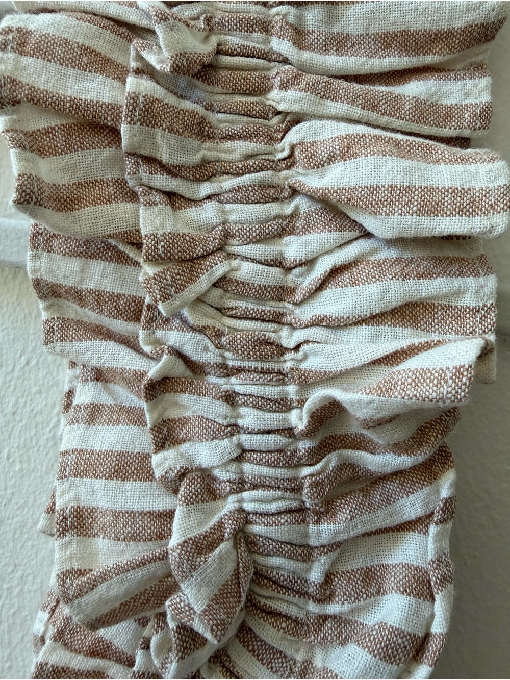NWT Abercrombie & Fitch Ruffle Strap Linen-blend Baby Doll Beige and white top - Picture 4 of 4